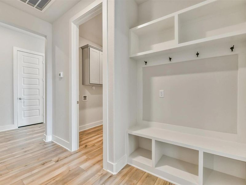 Spacious, unfurnished interior of a new home in Lago Mar, Texas City (Image 32).