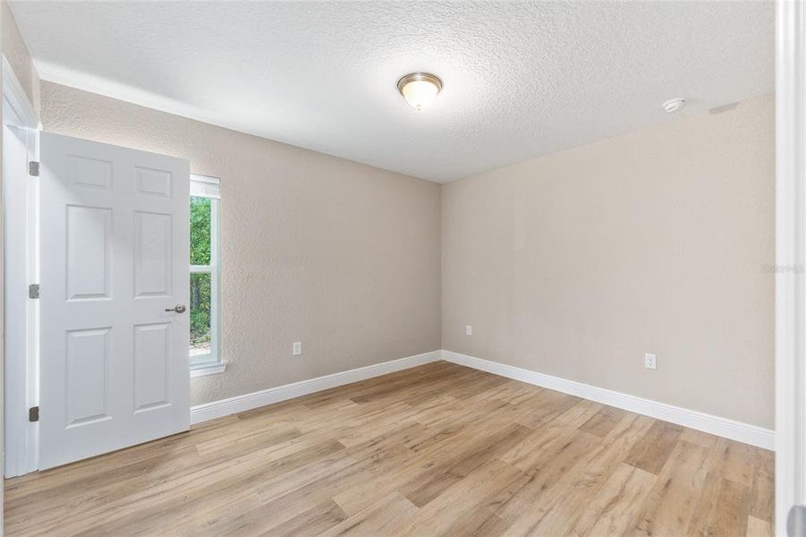 Spacious, unfurnished interior of a new home in , Citrus Springs (Image 17).
