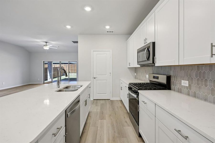 Furnished interior view inside a new home in Southridge - Signature Series, McKinney (Image 9). Furnished interior view inside a new home in Southridge - Signature Series, McKinney (Image 9).