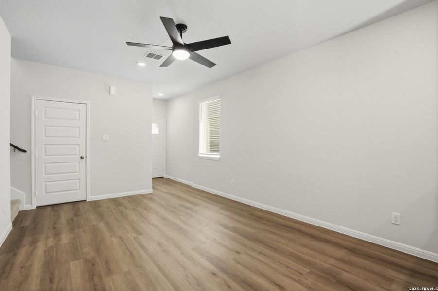 Spacious, unfurnished interior of a new home in Melissa Ranch, San Antonio (Image 11).