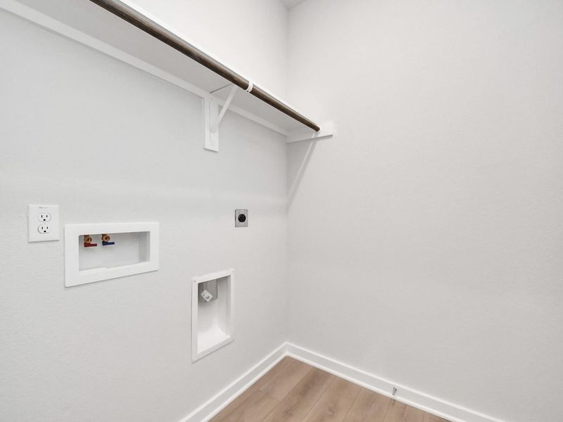 Spacious, unfurnished interior of a new home in Caney Creek Place, Conroe (Image 39).