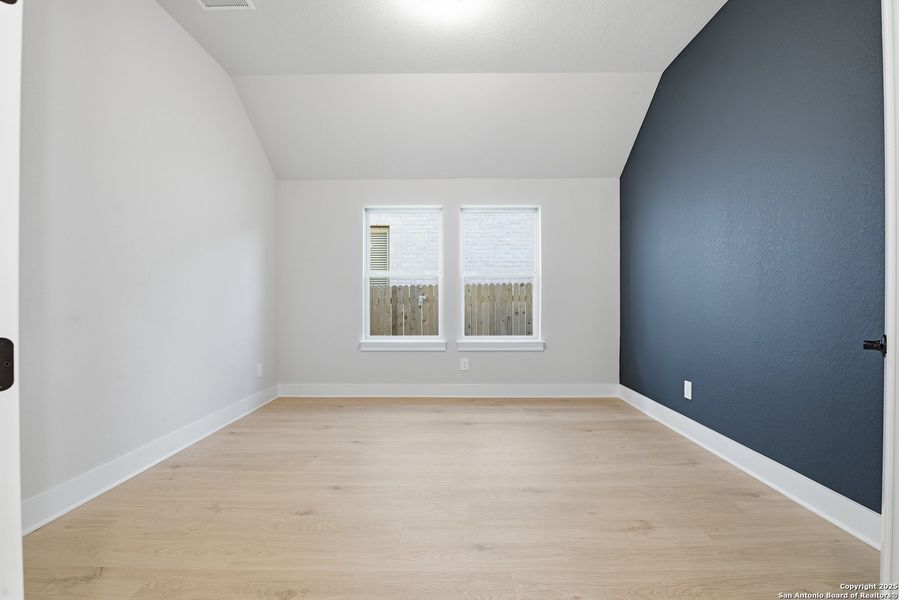 Spacious, unfurnished interior of a new home in Haby Hill 50s, San Antonio (Image 35). Spacious, unfurnished interior of a new home in Haby Hill 50s, San Antonio (Image 35).