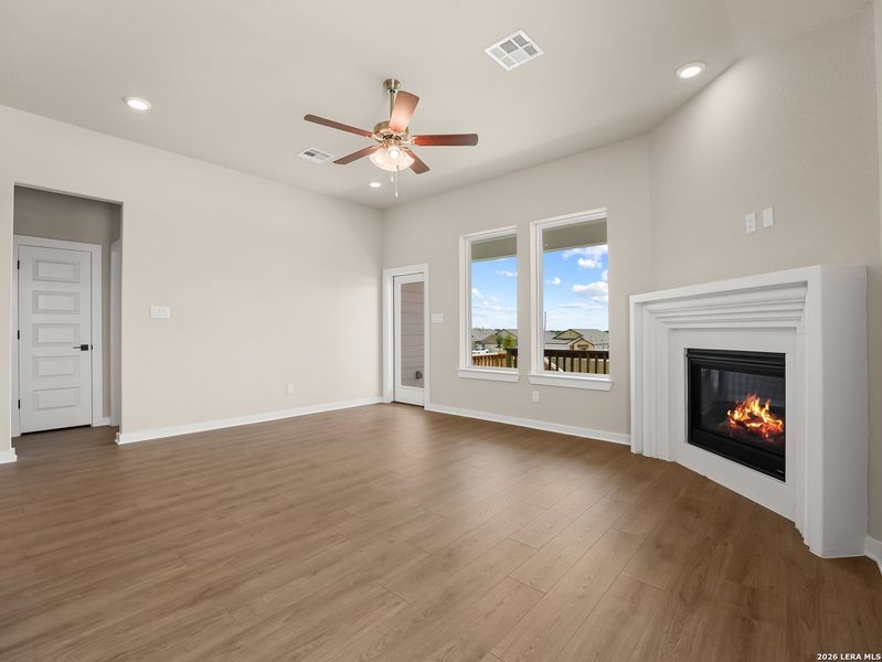Spacious, unfurnished interior of a new home in Hunter's Ranch, San Antonio (Image 13). Spacious, unfurnished interior of a new home in Hunter's Ranch, San Antonio (Image 13).