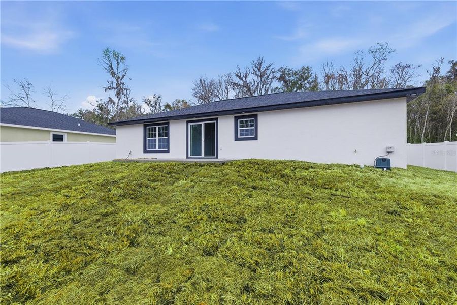 Exterior details and patio area of a home in , Belleview (Image 3).