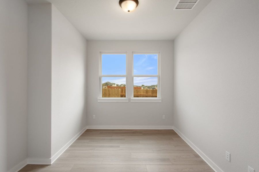 Spacious, unfurnished interior of a new home in Lariat, Liberty Hill (Image 20).