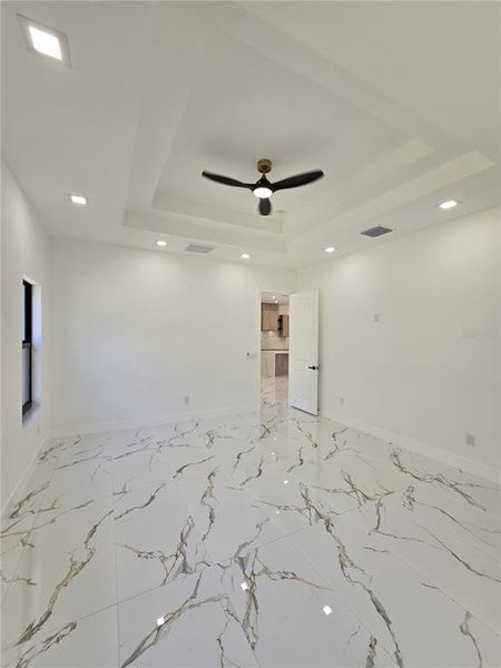 Spacious, unfurnished interior of a new home in , Tampa (Image 28).