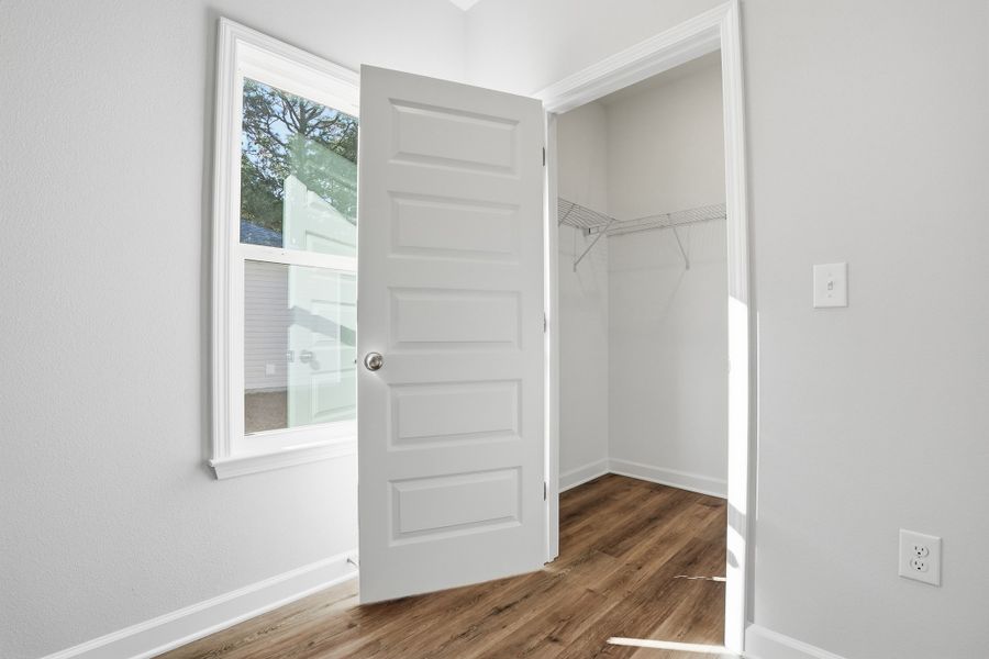 Spacious, unfurnished interior of a new home in , Crestview (Image 17).