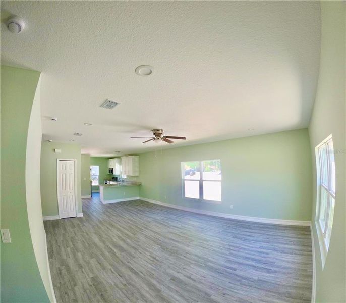 Spacious, unfurnished interior of a new home in , Tampa (Image 23).