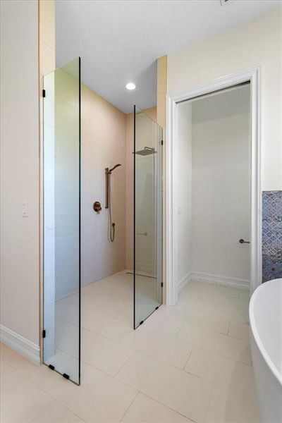 Spacious, unfurnished interior of a new home in , Auburndale (Image 30).