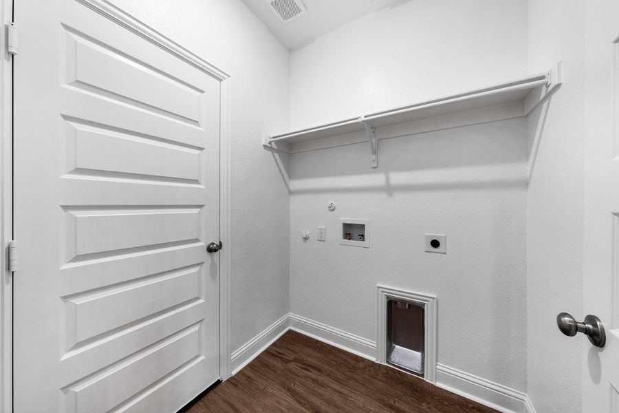 Spacious, unfurnished interior of a new home in Stonecreek, Sulphur Springs (Image 29).