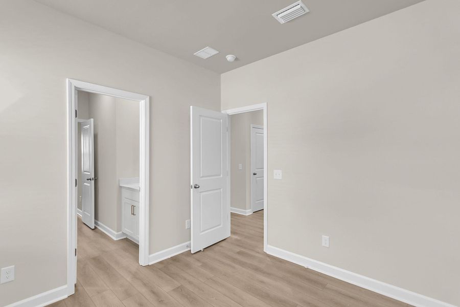 Spacious, unfurnished interior of a new home in Tea Farm, Ravenel (Image 28).