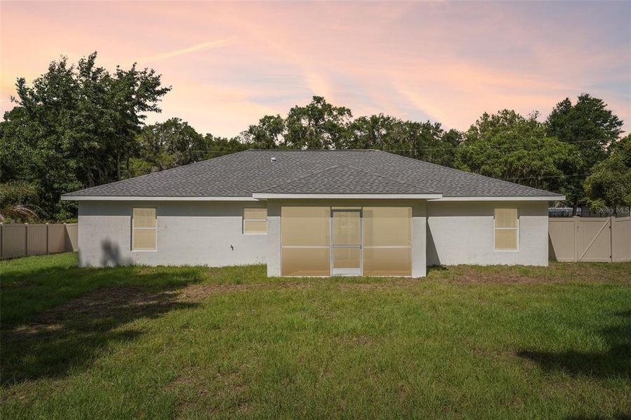 Exterior details and patio area of a home in , Dunnellon (Image 36).