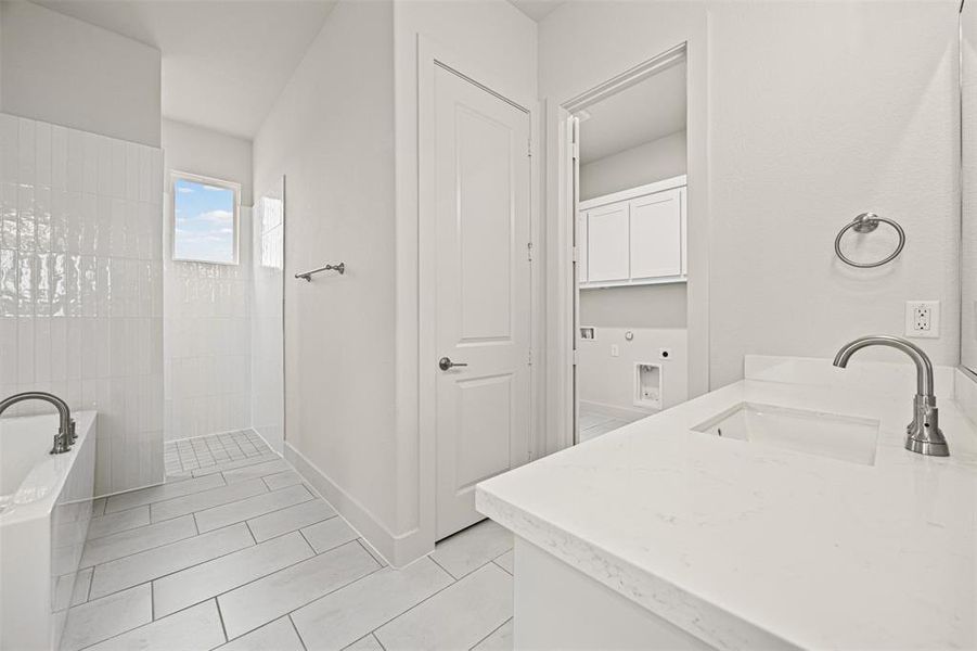 Furnished interior view inside a new home in Tuscan Estates (1 Acre Lots), Waxahachie (Image 8).