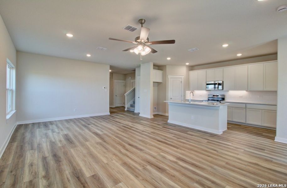 Spacious, unfurnished interior of a new home in Cloud Country, New Braunfels (Image 25).