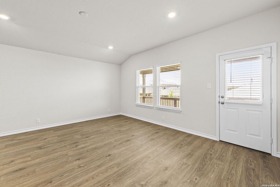 Spacious, unfurnished interior of a new home in Brookstone Creek, San Antonio (Image 25).