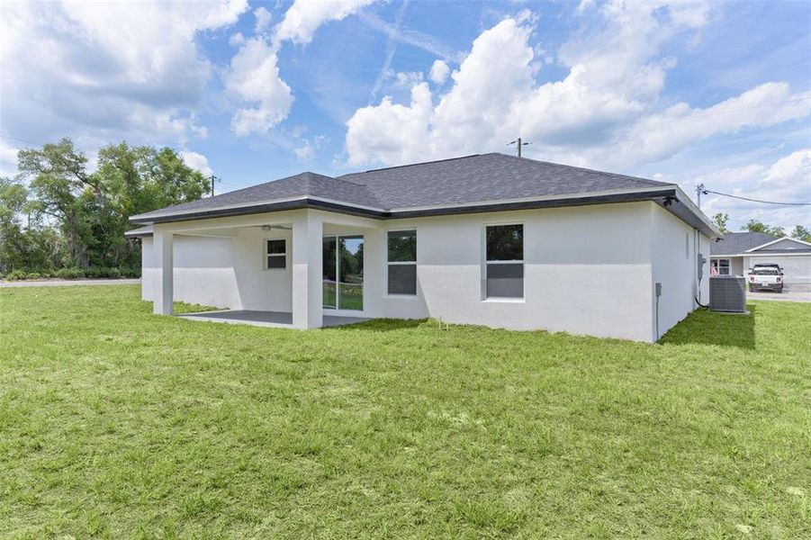 Exterior details and patio area of a home in , Ocklawaha (Image 20).
