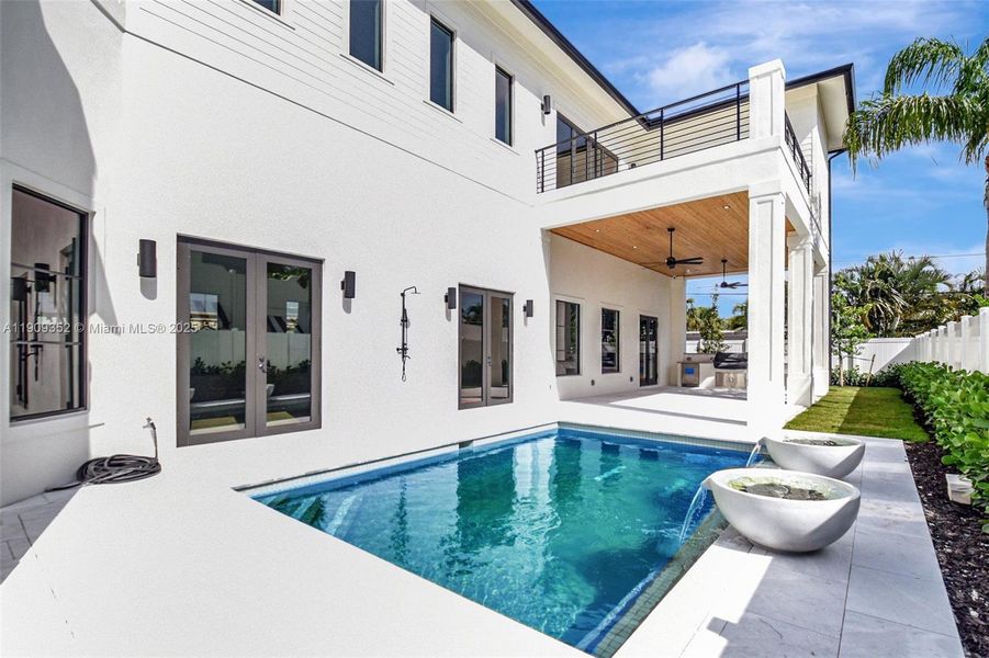 Exterior details and patio area of a home in , West Palm Beach (Image 15).