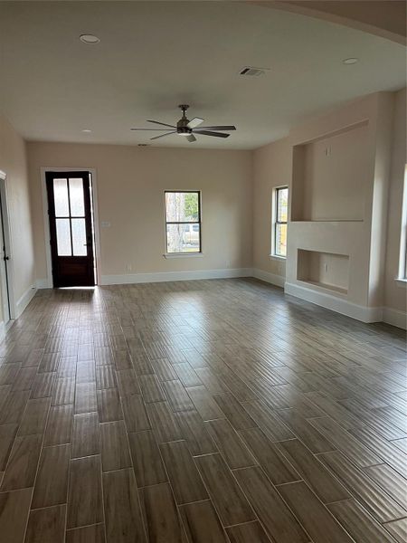 Spacious, unfurnished interior of a new home in , Houston (Image 7).