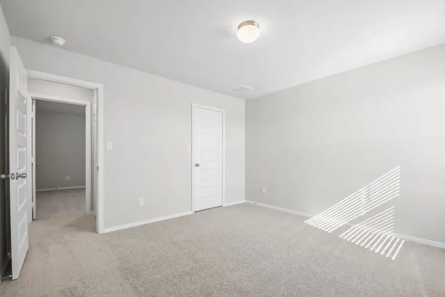 Spacious, unfurnished interior of a new home in Harvest Ridge, Elgin (Image 24).