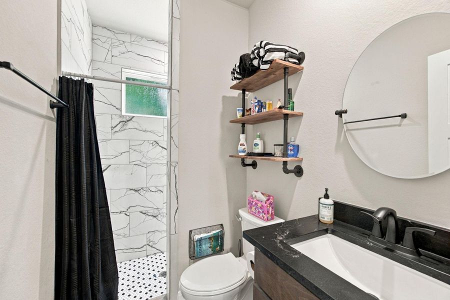 Furnished interior view inside a new home in , Tomball (Image 46).