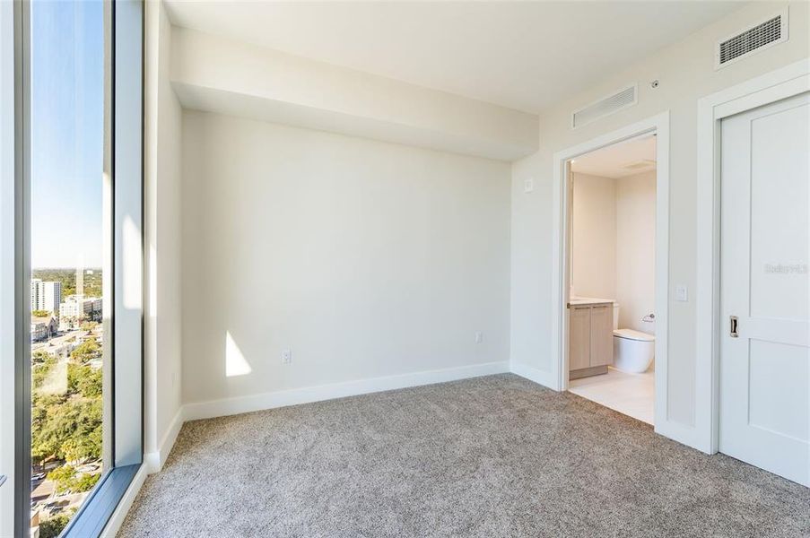 Spacious, unfurnished interior of a new home in , St. Petersburg (Image 39).