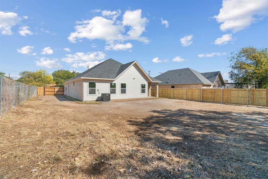 Exterior details and patio area of a home in , White Settlement (Image 28).