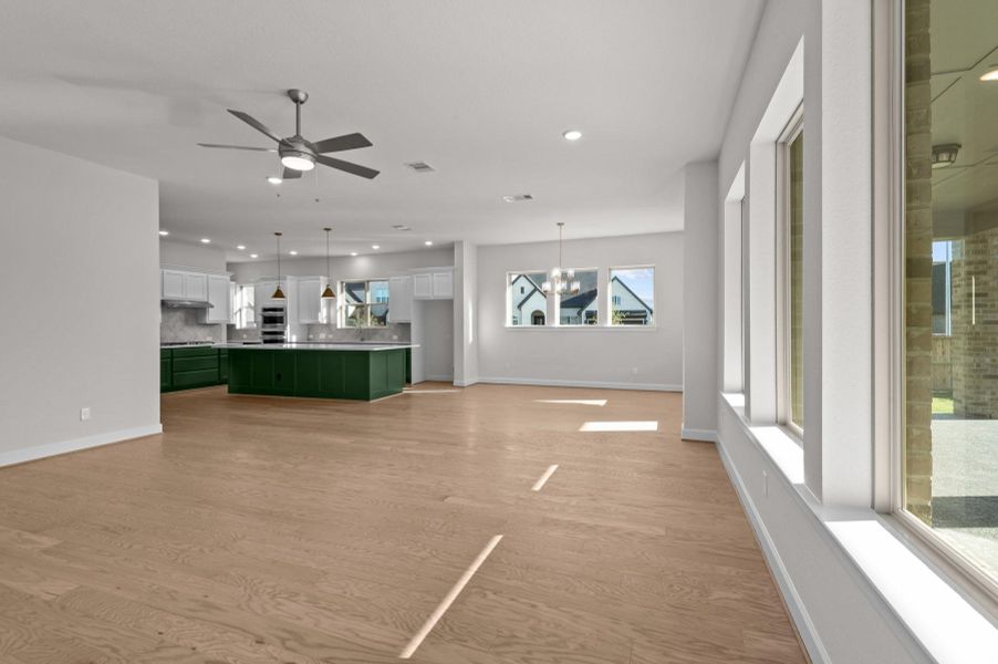 Photo does not represent actual home options and selection. Ask Sales consultant for specific selections.