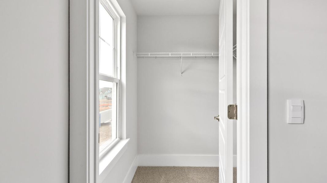 Spacious, unfurnished interior of a new home in Rolling Hills, Bolivia (Image 34).