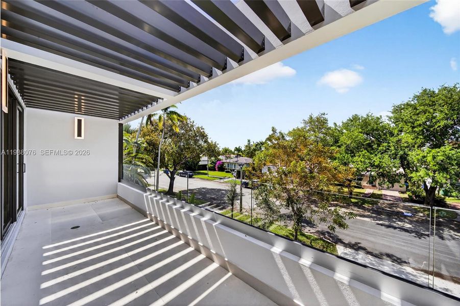 Exterior details and patio area of a home in , Miami (Image 27).