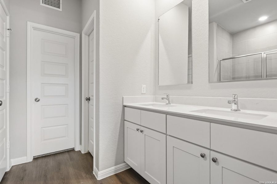 Furnished interior view inside a new home in Cinco Lakes, San Antonio (Image 6).