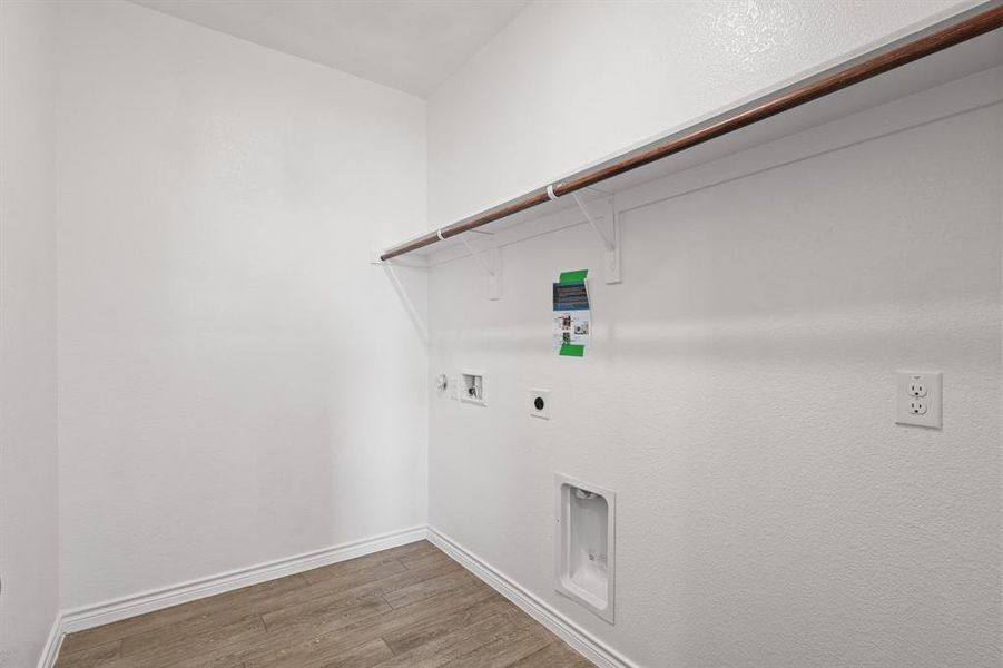 Spacious, unfurnished interior of a new home in Sycamore Landing, Fort Worth (Image 11).