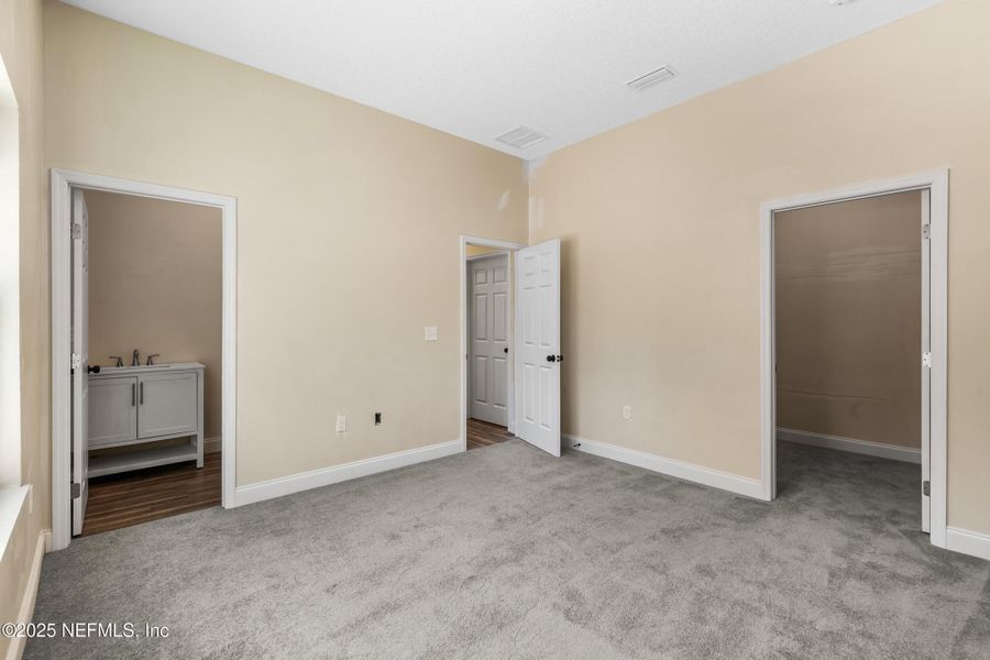 Spacious, unfurnished interior of a new home in , Keystone Heights (Image 17).