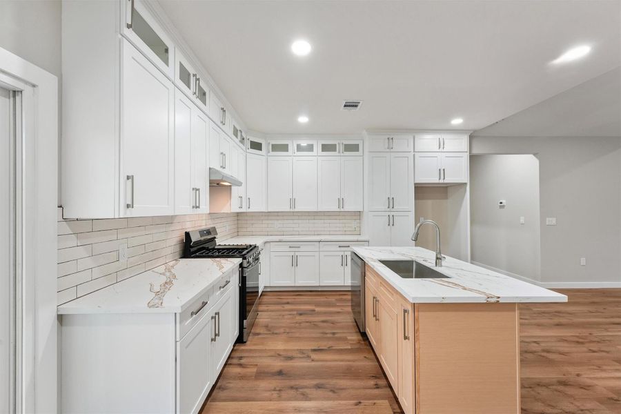 Furnished interior view inside a new home in , Pasadena (Image 7).