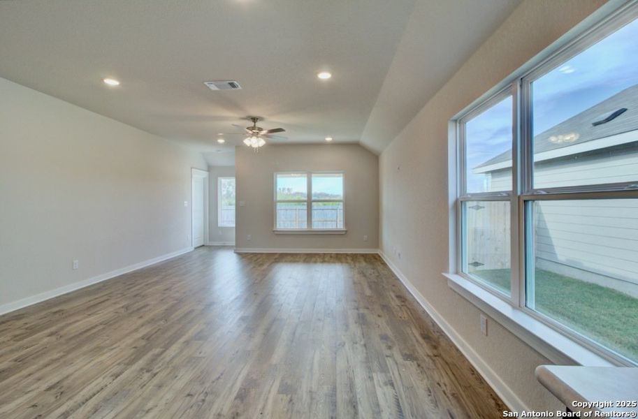 Spacious, unfurnished interior of a new home in Cloud Country, New Braunfels (Image 13).