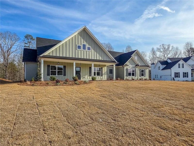 Exterior details and patio area of a home in , Dawsonville (Image 3).