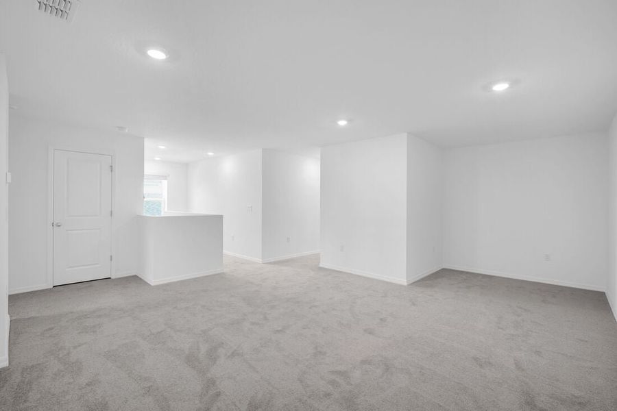 Spacious, unfurnished interior of a new home in Waterstone, Groveland (Image 41).