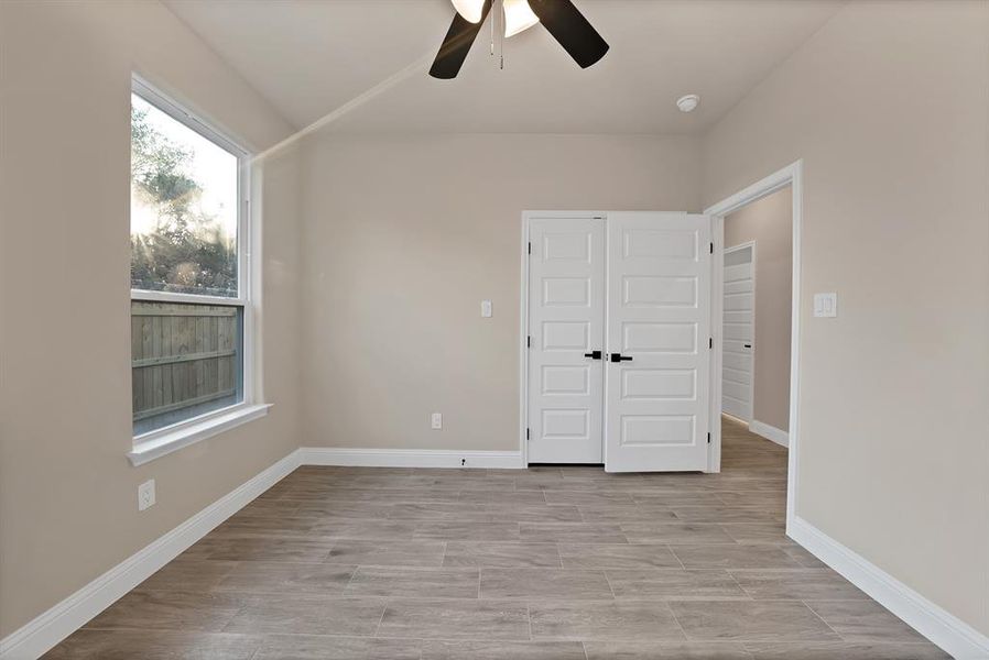 Spacious, unfurnished interior of a new home in , Granbury (Image 16).