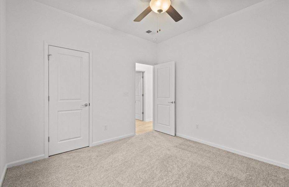 Spacious, unfurnished interior of a new home in Briarwood Reserve, Spartanburg (Image 19).