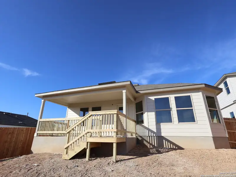 Exterior details and patio area of a home in Hunters Ranch, San Antonio (Image 4).