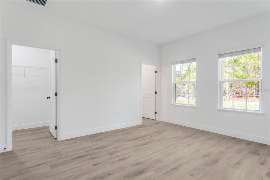 Spacious, unfurnished interior of a new home in , Citrus Springs (Image 18).