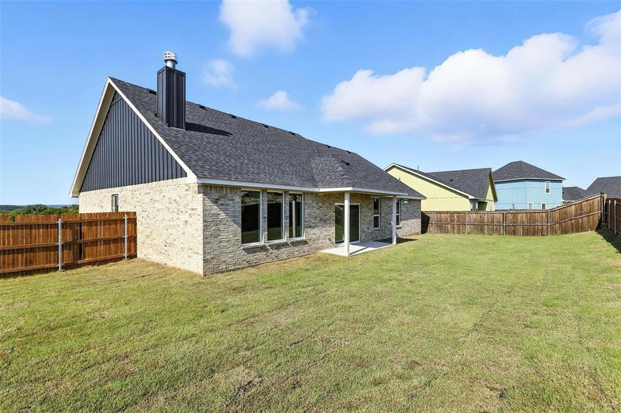 Front exterior of a new home in Stoneview, Glen Rose, TX, highlighting curb appeal (Image 20). Front exterior of a new home in Stoneview, Glen Rose, TX, highlighting curb appeal (Image 20).
