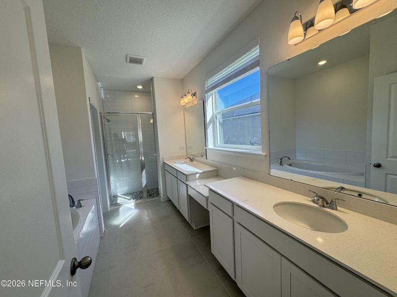 Furnished interior view inside a new home in Hyland Trail, Green Cove Springs (Image 8).