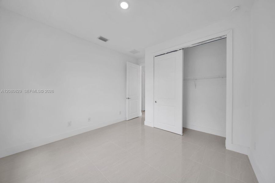 Spacious, unfurnished interior of a new home in , Lehigh Acres (Image 22).