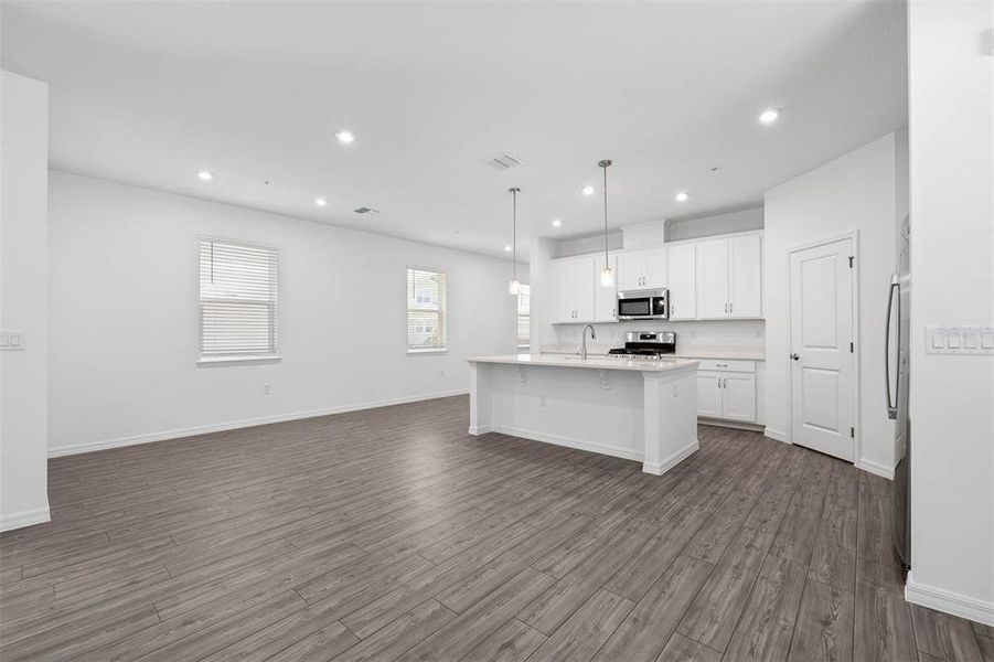 Spacious, unfurnished interior of a new home in Brack Ranch, St. Cloud (Image 29).