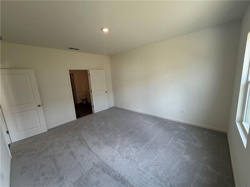 Spacious, unfurnished interior of a new home in Mt. Tabor Ridge, Dallas (Image 19).