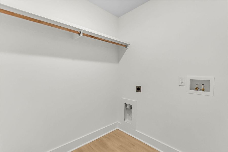 Spacious, unfurnished interior of a new home in , Charleston (Image 35).
