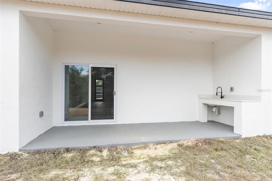 Exterior details and patio area of a home in , Ocala (Image 15).