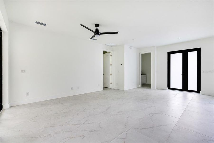 Spacious, unfurnished interior of a new home in , Port Charlotte (Image 35).