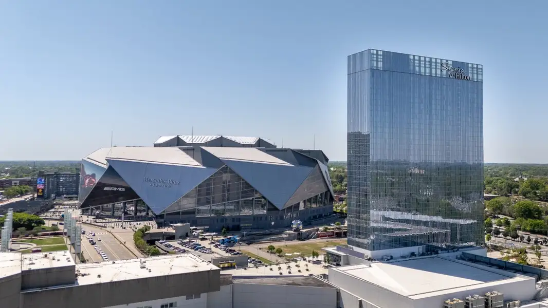 Condo located in Atlanta, GA showcasing its design and architecture (Image 3).