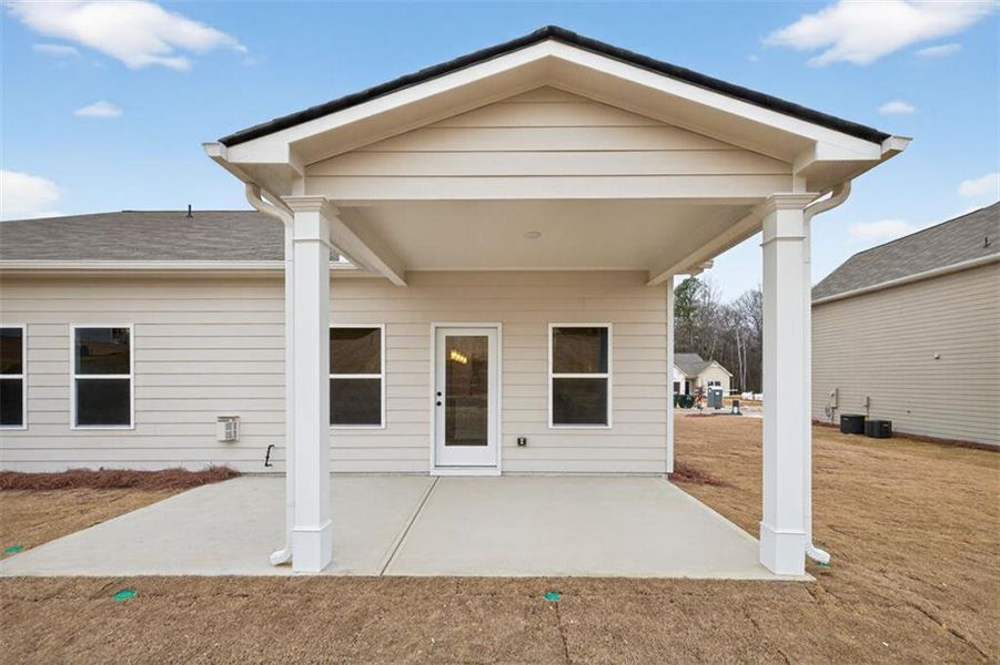 Exterior details and patio area of a home in Jones Ridge, Dallas (Image 4).